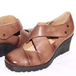 Cinnamon Spindrift Cutout Bootie by Earth